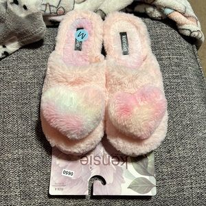 NWT Kensie Memory Foam Slippers